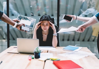 Cinco práticas no ambiente corporativo que afetam a saúde mental