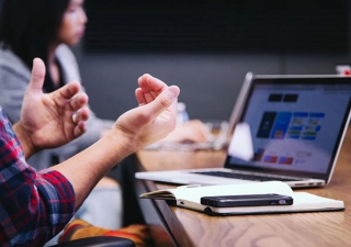 Semana com 4 dias de trabalho será testada no Brasil ainda neste ano; entenda iniciativa